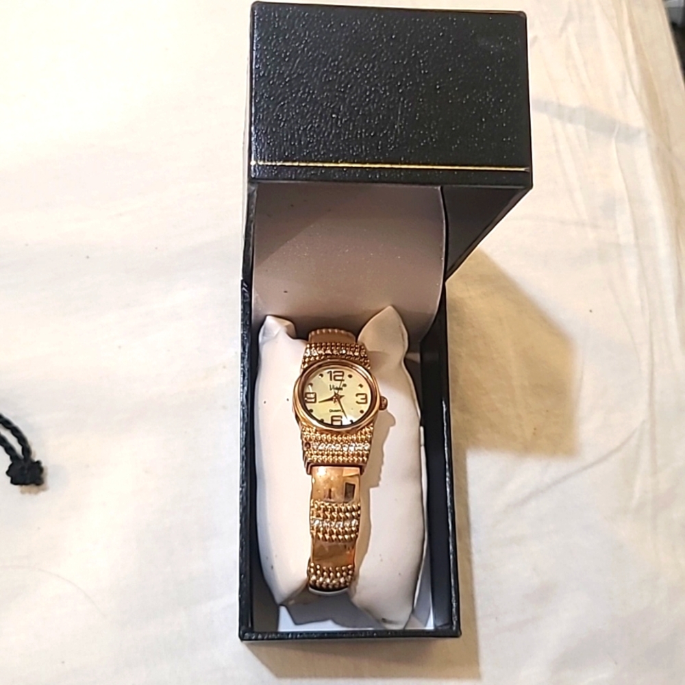 EUC  Vernier brand Rose Gold bangle watch